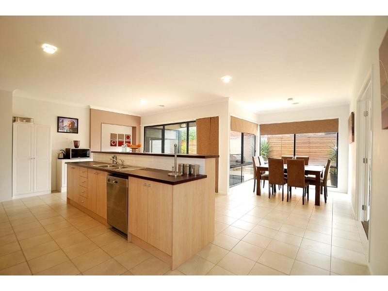 12 Emmett Avenue, Berwick VIC 3806