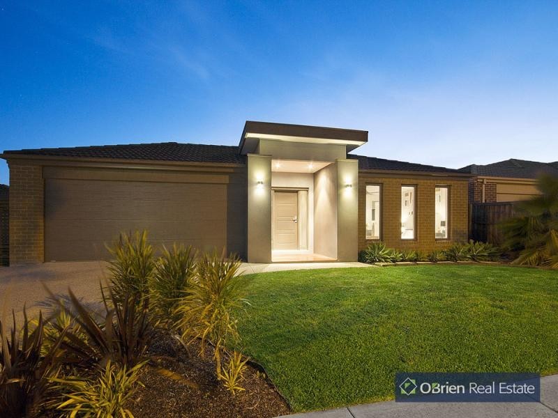 11 Yammerbook Way, Cranbourne East VIC 3977
