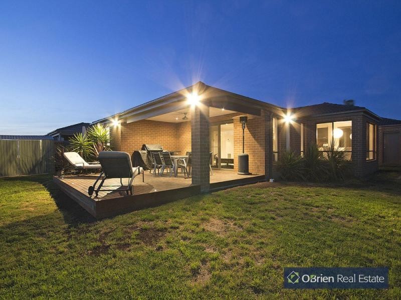 11 Yammerbook Way, Cranbourne East VIC 3977