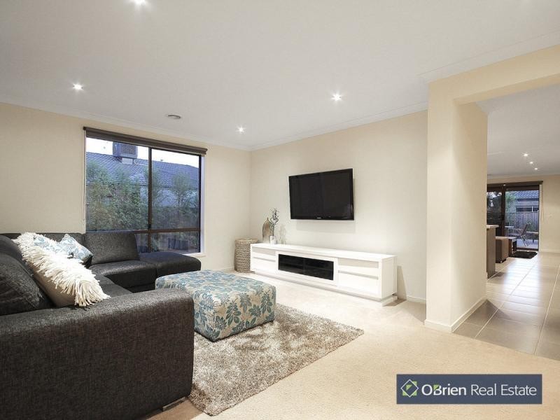 11 Yammerbook Way, Cranbourne East VIC 3977