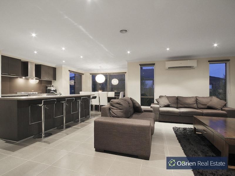 11 Yammerbook Way, Cranbourne East VIC 3977