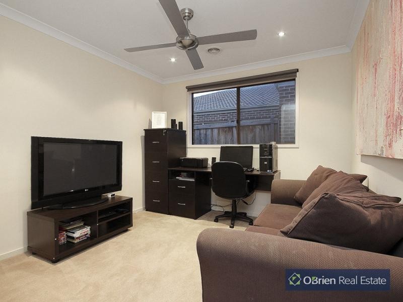 11 Yammerbook Way, Cranbourne East VIC 3977