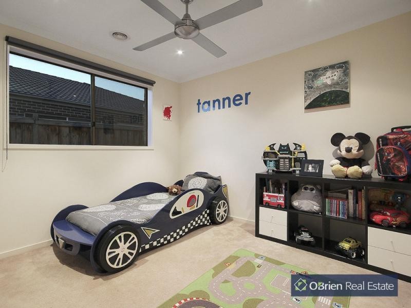 11 Yammerbook Way, Cranbourne East VIC 3977