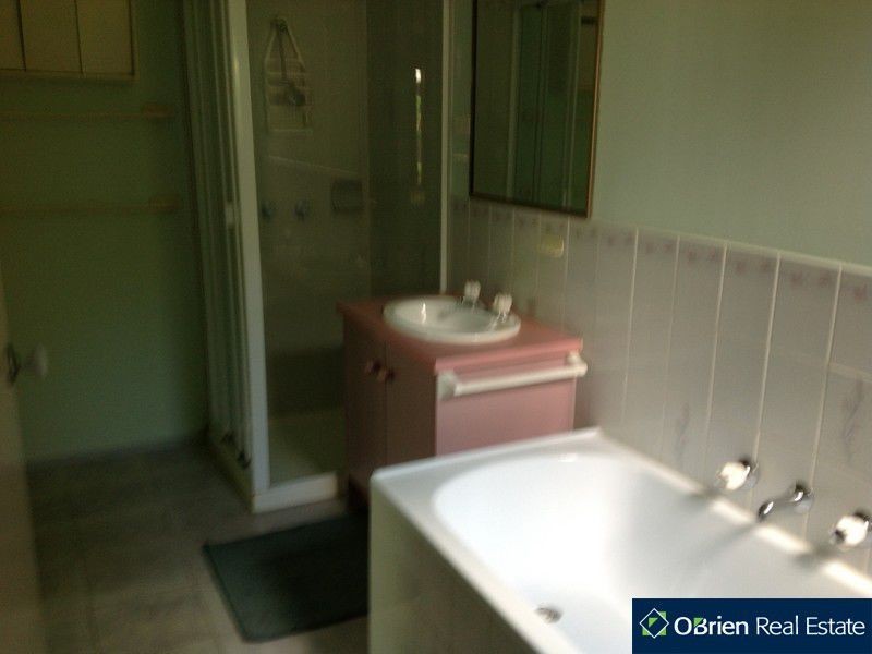 7B Coolabah Grove, Berwick VIC 3806