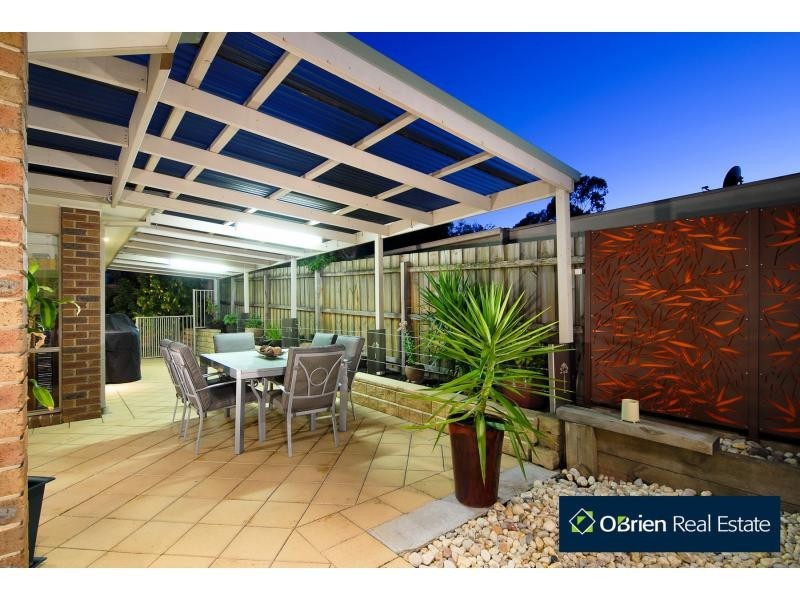 12 Evergreen Court, Cranbourne North VIC 3977