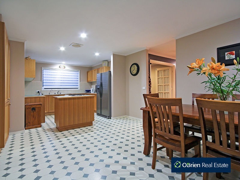 106 Oakgrove Drive, Narre Warren South VIC 3805