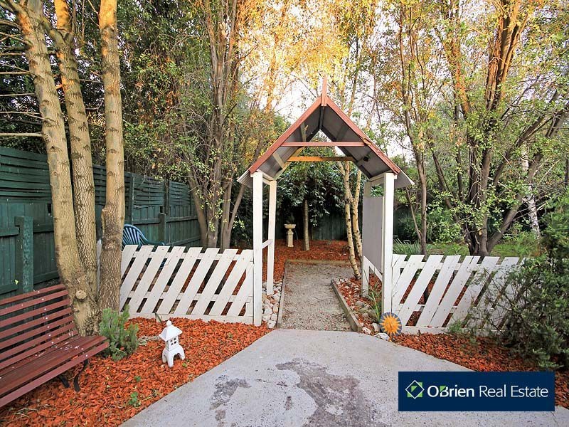 106 Oakgrove Drive, Narre Warren South VIC 3805