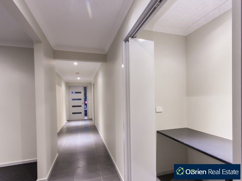 7 Hayton Park Boulevard, Cranbourne VIC 3977