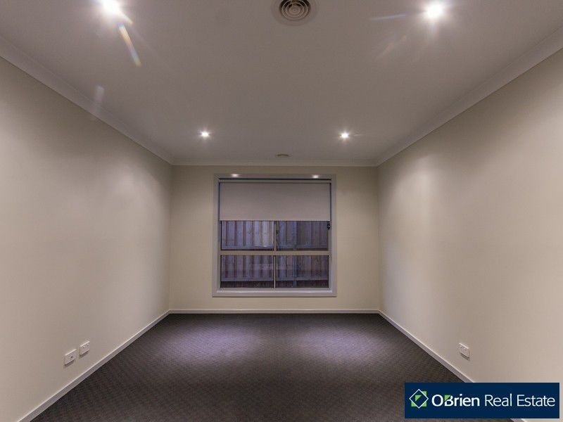 7 Hayton Park Boulevard, Cranbourne VIC 3977