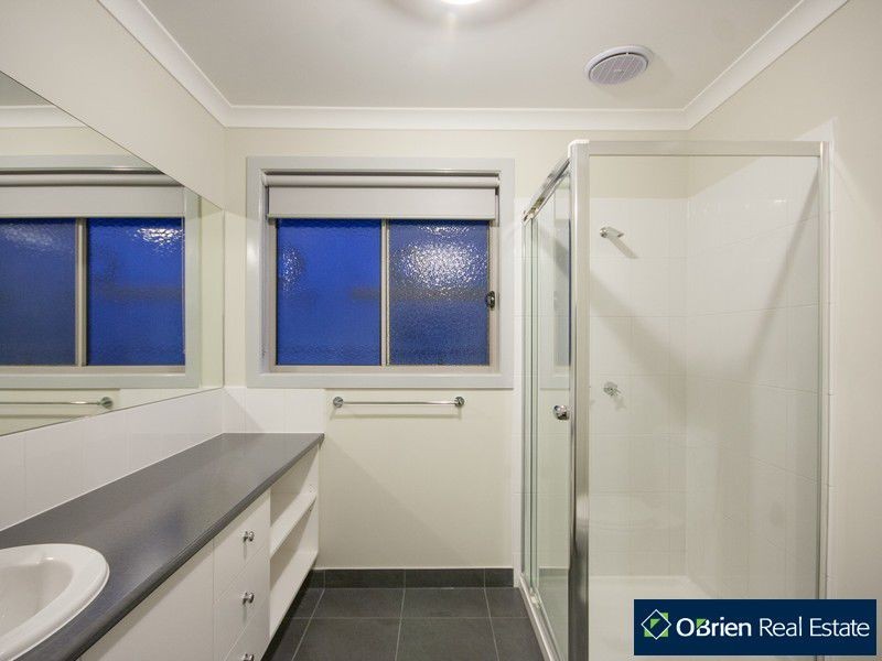 7 Hayton Park Boulevard, Cranbourne VIC 3977