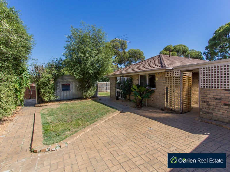28 Endevour Drive, Cranbourne VIC 3977