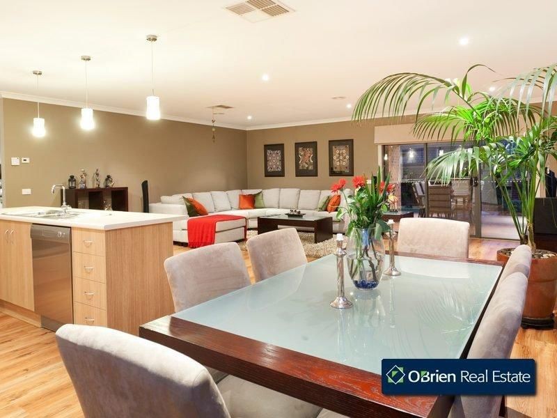 50 Yammerbook Way, Cranbourne East VIC 3977