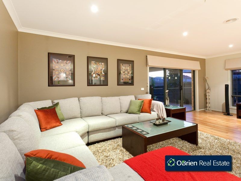 50 Yammerbook Way, Cranbourne East VIC 3977