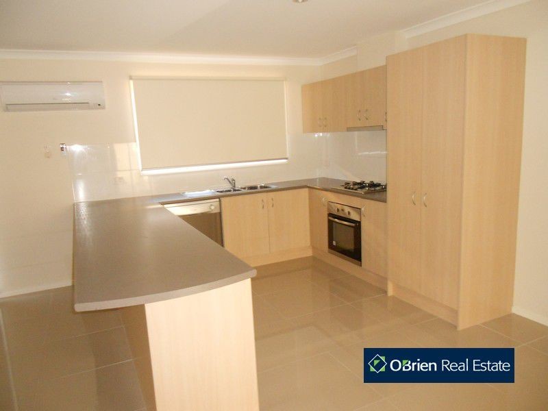 90 William Thwaites Boulevard, Cranbourne North VIC 3977