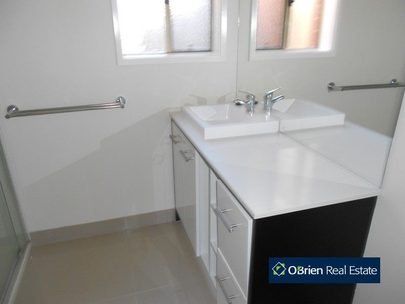 90 William Thwaites Boulevard, Cranbourne North VIC 3977