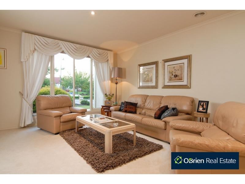 60 Berwick Springs Promenade, Narre Warren South VIC 3805