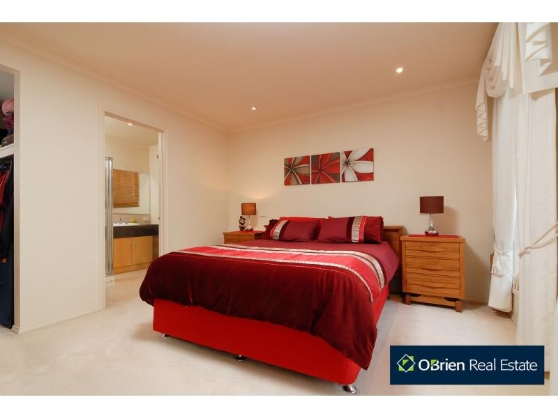 60 Berwick Springs Promenade, Narre Warren South VIC 3805