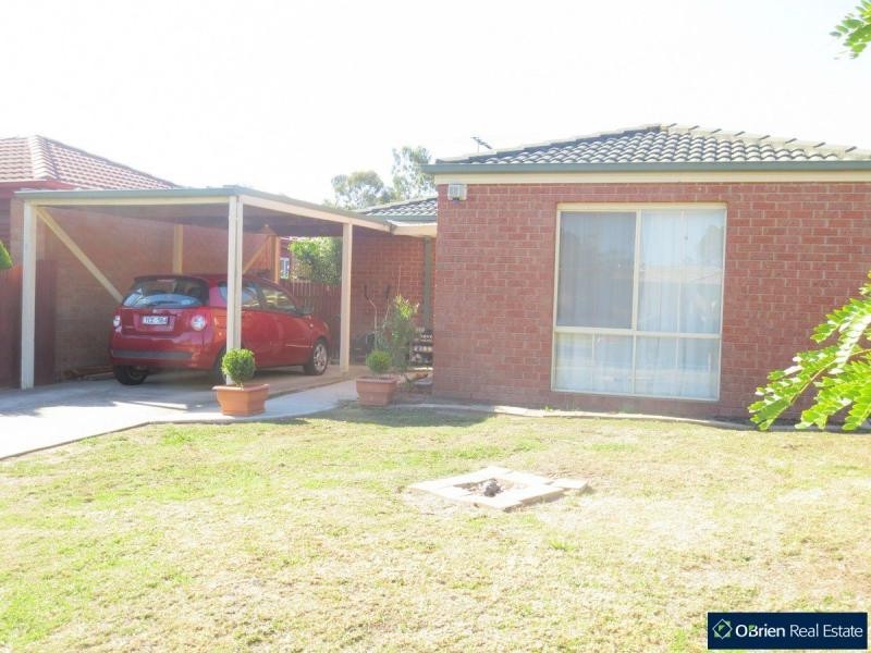 8 Parkside Mews, Cranbourne West VIC 3977