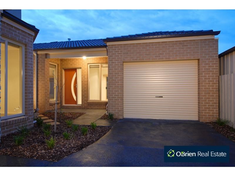 3/4 Daniher Close, Berwick VIC 3806