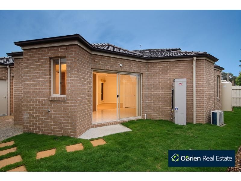 3/4 Daniher Close, Berwick VIC 3806