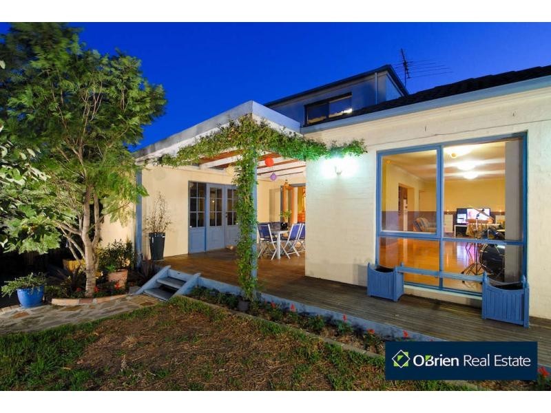 11 Eastern Park Square, Narre Warren South VIC 3805