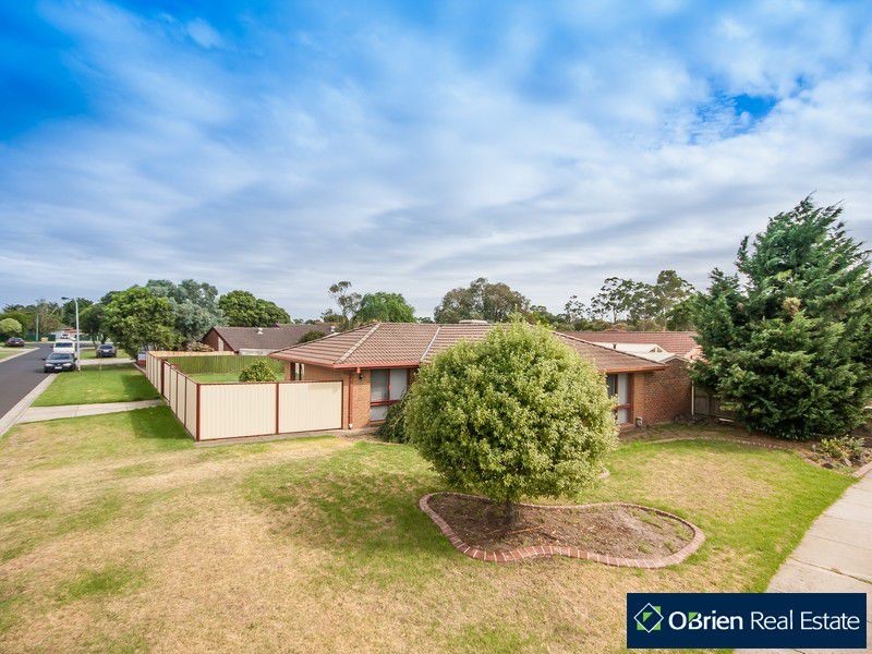 7 Hazelwood Avenue, Cranbourne VIC 3977