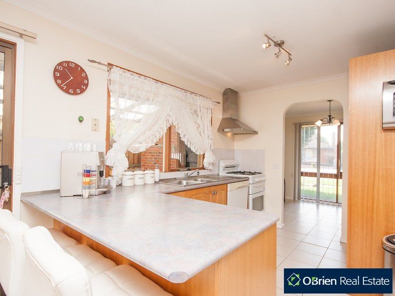 7 Hazelwood Avenue, Cranbourne VIC 3977