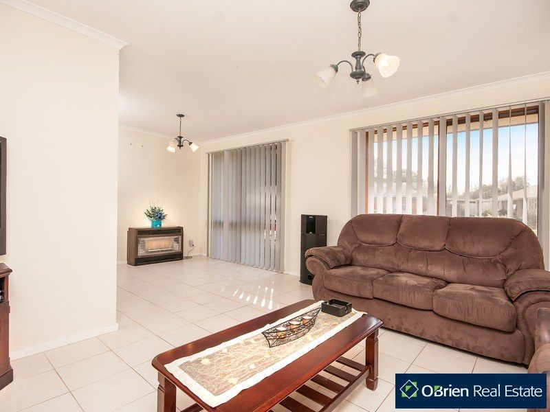 7 Hazelwood Avenue, Cranbourne VIC 3977