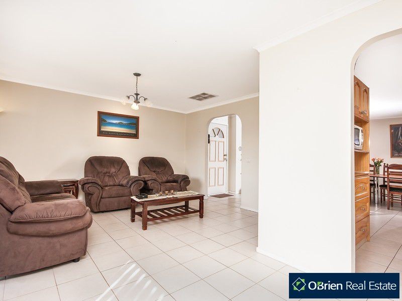 7 Hazelwood Avenue, Cranbourne VIC 3977