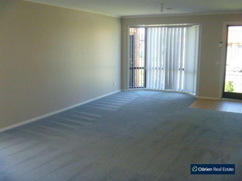 15 Lisburn Way, Berwick VIC 3806