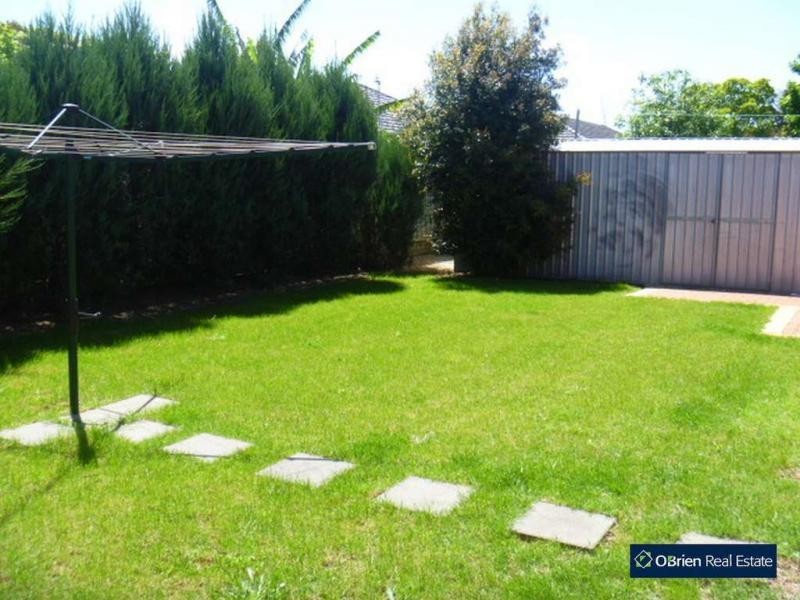 15 Lisburn Way, Berwick VIC 3806