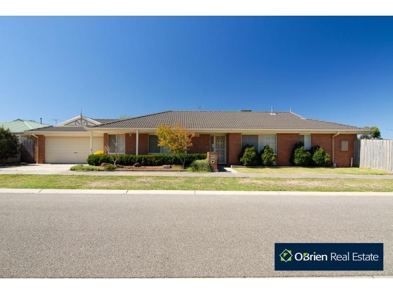 7 Thames Court, Cranbourne East VIC 3977