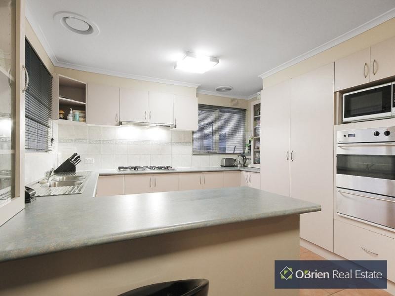 9 Circle Drive, Cranbourne VIC 3977