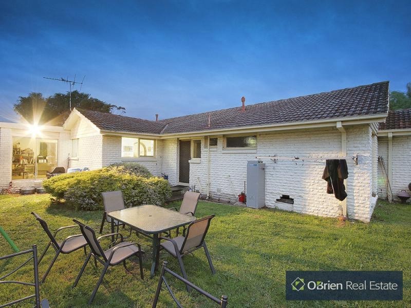 9 Circle Drive, Cranbourne VIC 3977