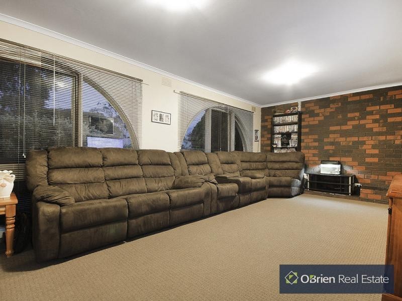 9 Circle Drive, Cranbourne VIC 3977