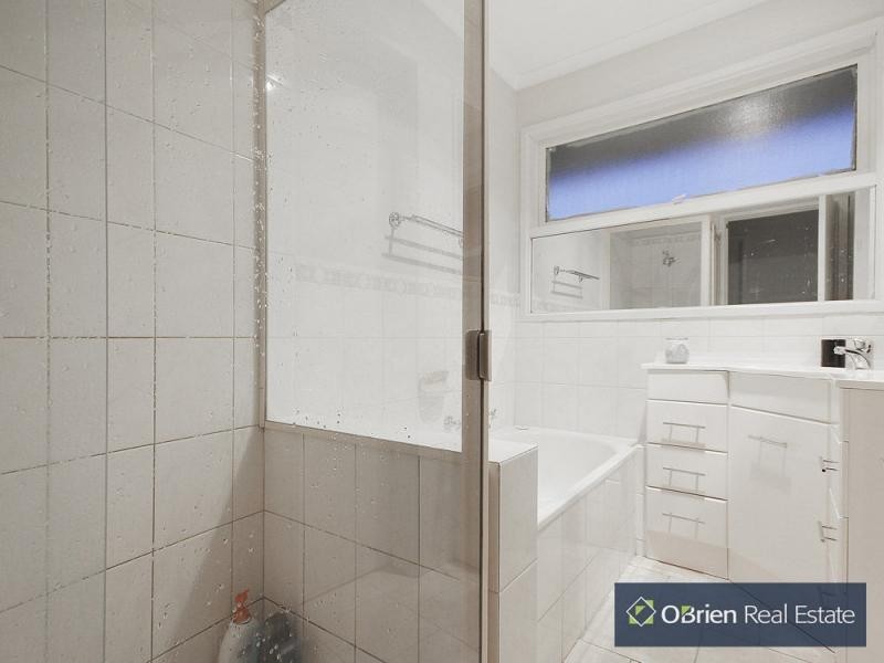 9 Circle Drive, Cranbourne VIC 3977