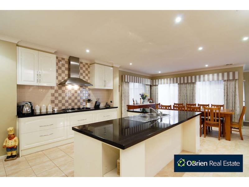 33 St Ives Drive, Narre Warren South VIC 3805