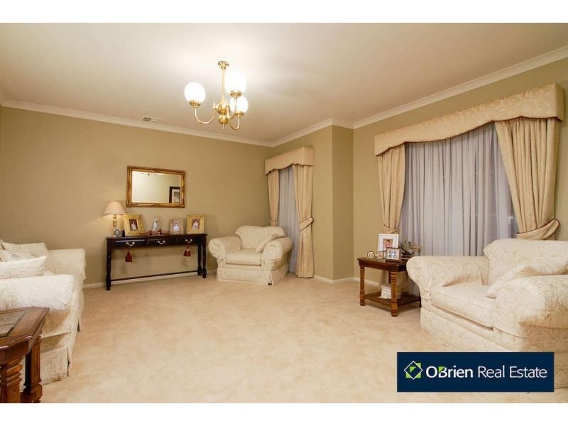 33 St Ives Drive, Narre Warren South VIC 3805