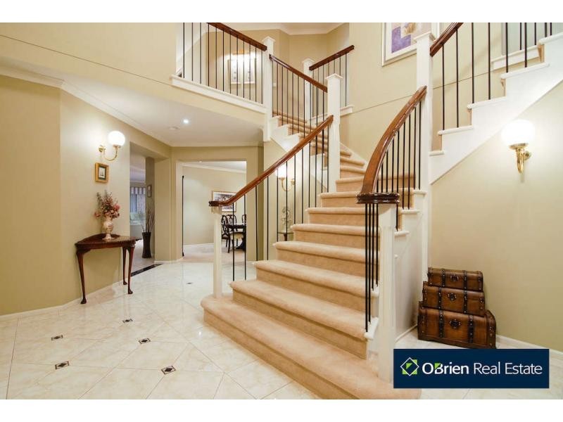 33 St Ives Drive, Narre Warren South VIC 3805