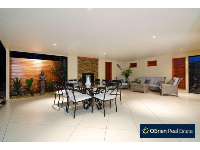 33 St Ives Drive, Narre Warren South VIC 3805