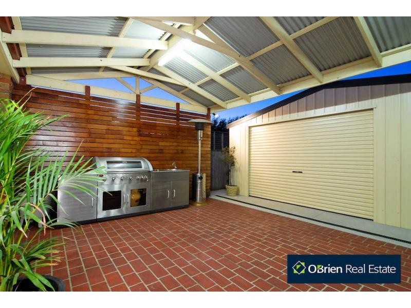 33 St Ives Drive, Narre Warren South VIC 3805