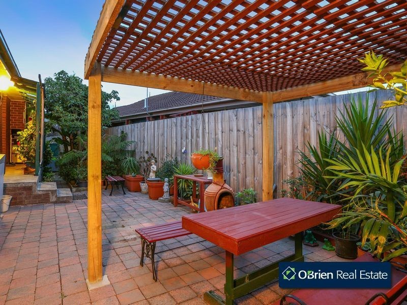5 Hardy Court, Berwick VIC 3806