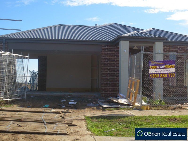 15 Hemingway Grove, Cranbourne West VIC 3977