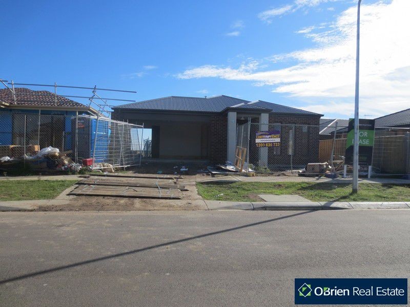 15 Hemingway Grove, Cranbourne West VIC 3977