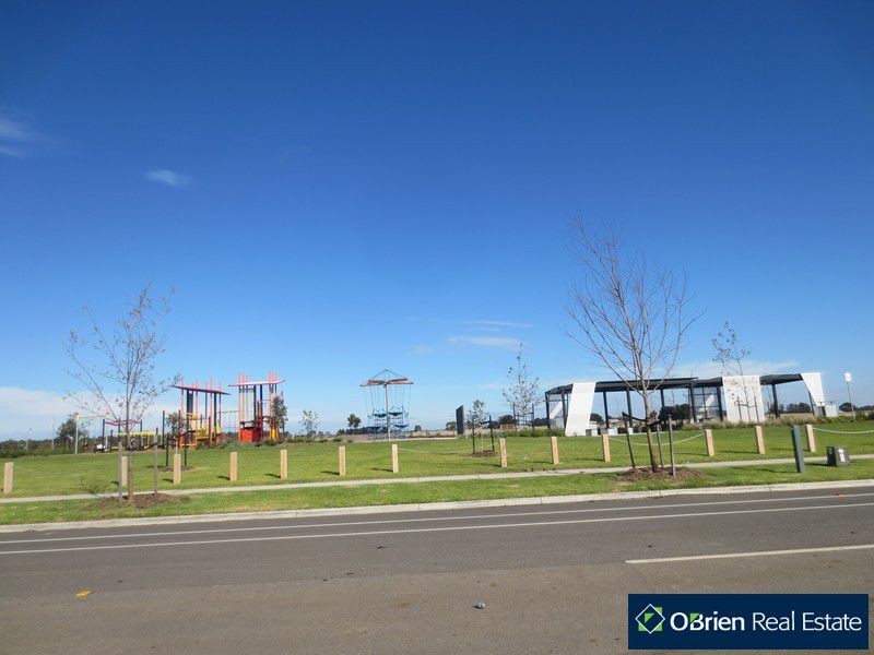 15 Hemingway Grove, Cranbourne West VIC 3977