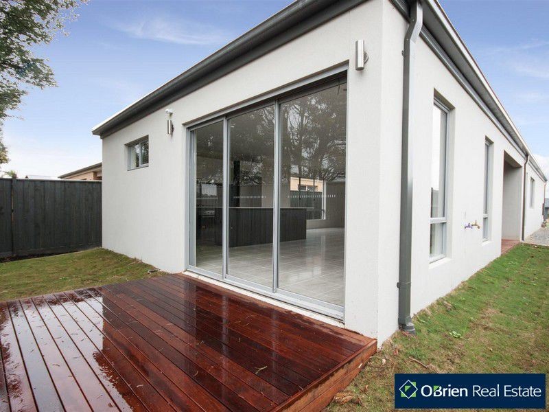 25 Everlasting Boulevard, Cranbourne VIC 3977