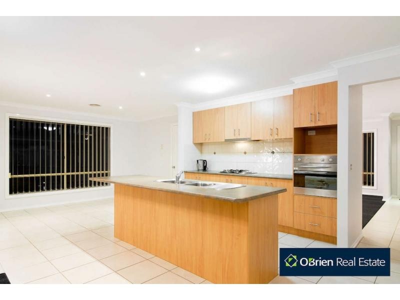 90 Skyline Way, Berwick VIC 3806