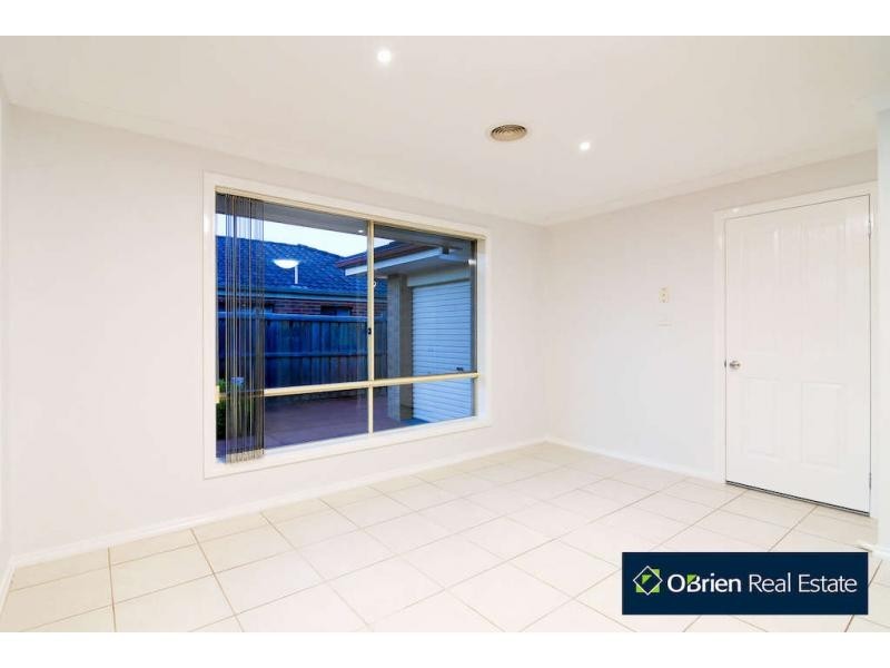 90 Skyline Way, Berwick VIC 3806