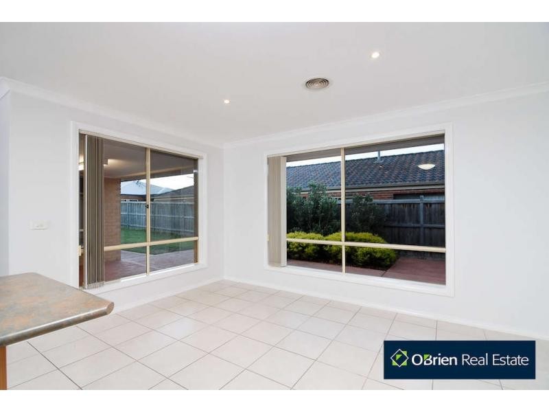 90 Skyline Way, Berwick VIC 3806