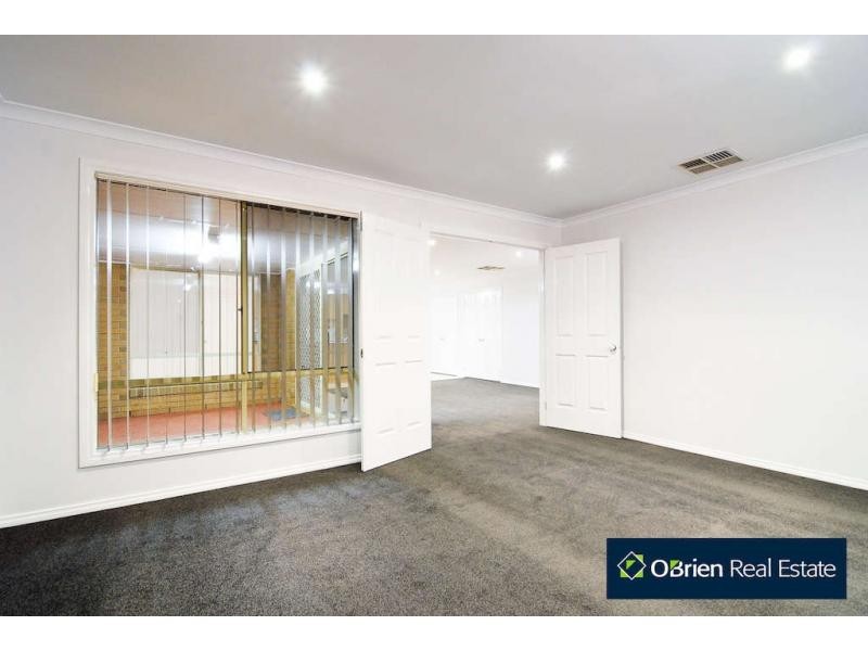 90 Skyline Way, Berwick VIC 3806